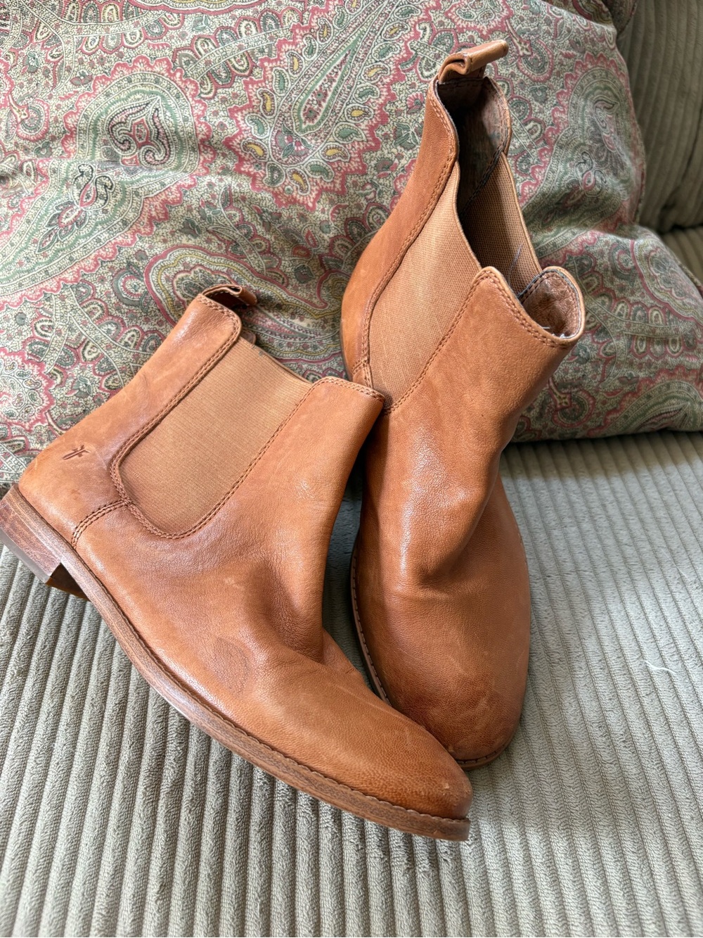 FRYE Ladies Hank Chelsea Boot Tan Brown Leather - 7 - Picture 3 of 9